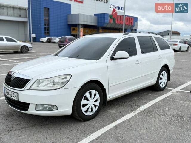 Белый Шкода Октавия, объемом двигателя 1.6 л и пробегом 301 тыс. км за 5799 $, фото 1 на Automoto.ua