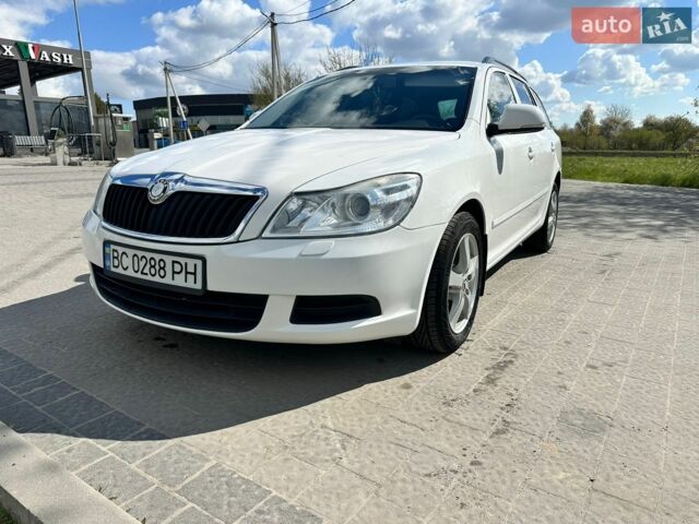 Білий Шкода Октавія, об'ємом двигуна 1.6 л та пробігом 247 тис. км за 7400 $, фото 1 на Automoto.ua