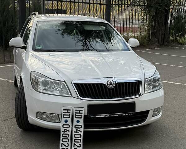 Белый Шкода Октавия, объемом двигателя 1.6 л и пробегом 195 тыс. км за 9000 $, фото 1 на Automoto.ua