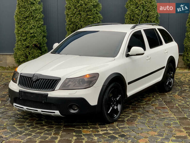 Белый Шкода Октавия, объемом двигателя 2 л и пробегом 282 тыс. км за 8700 $, фото 1 на Automoto.ua