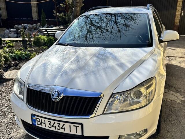 Шкода Октавія 2010 у Первомайськ на Automoto.ua Білий Шкода Октавія, об'ємом двигуна 1.6 л та пробігом 349 тис. км за 7999 $, фото 1 на Automoto.ua