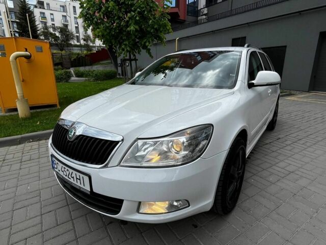 Білий Шкода Октавія, об'ємом двигуна 1.6 л та пробігом 296 тис. км за 5700 $, фото 1 на Automoto.ua