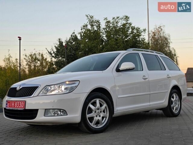 Білий Шкода Октавія, об'ємом двигуна 2 л та пробігом 247 тис. км за 8200 $, фото 1 на Automoto.ua