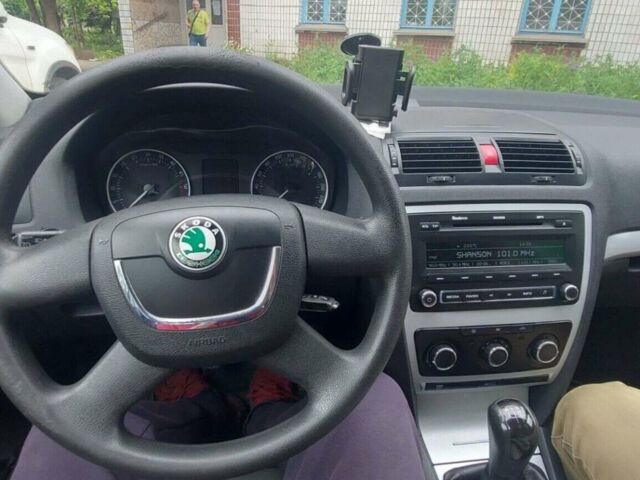 Белый Шкода Октавия, объемом двигателя 1.6 л и пробегом 302 тыс. км за 8200 $, фото 1 на Automoto.ua