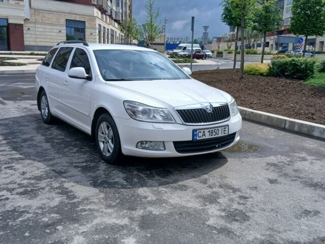 Белый Шкода Октавия, объемом двигателя 1.6 л и пробегом 263 тыс. км за 7800 $, фото 1 на Automoto.ua