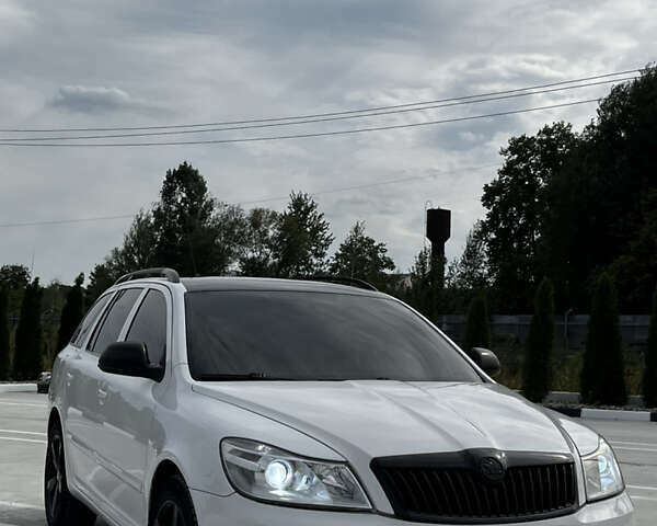 Белый Шкода Октавия, объемом двигателя 1.6 л и пробегом 325 тыс. км за 7800 $, фото 1 на Automoto.ua