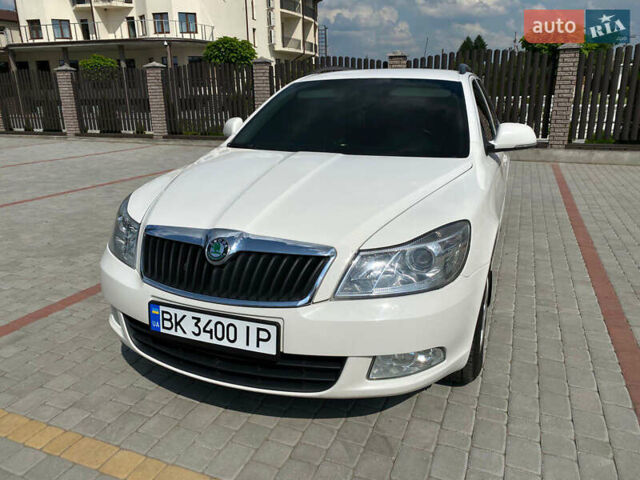 Белый Шкода Октавия, объемом двигателя 1.6 л и пробегом 276 тыс. км за 8999 $, фото 1 на Automoto.ua