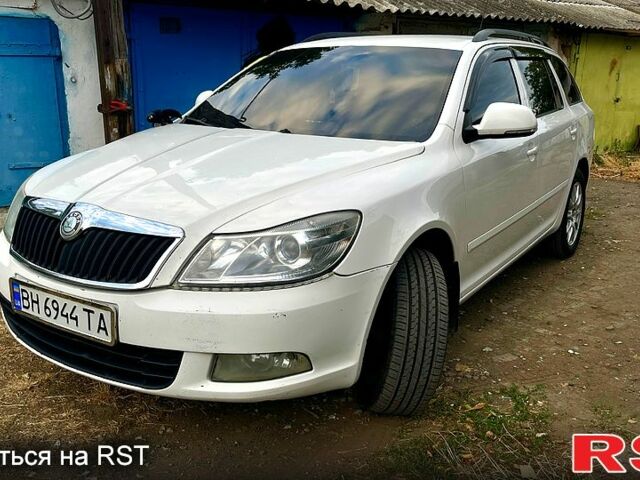 Білий Шкода Октавія, об'ємом двигуна 1.6 л та пробігом 303 тис. км за 6500 $, фото 1 на Automoto.ua