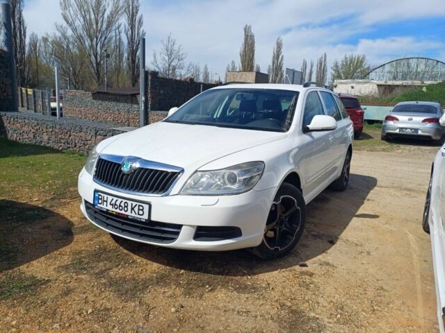 Белый Шкода Октавия, объемом двигателя 1.6 л и пробегом 270 тыс. км за 7555 $, фото 1 на Automoto.ua