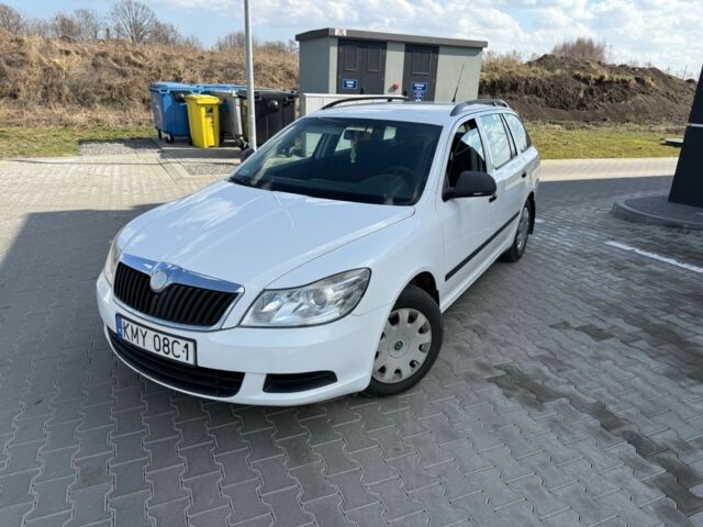 Белый Шкода Октавия, объемом двигателя 1.9 л и пробегом 310 тыс. км за 3003 $, фото 1 на Automoto.ua