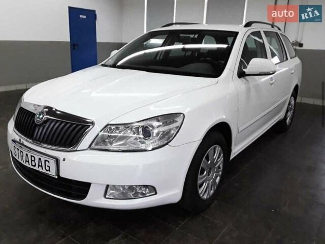 Білий Шкода Октавія, об'ємом двигуна 1.6 л та пробігом 236 тис. км за 6800 $, фото 1 на Automoto.ua