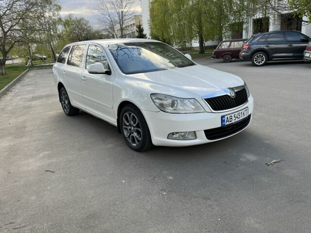 Белый Шкода Октавия, объемом двигателя 1.6 л и пробегом 260 тыс. км за 7400 $, фото 1 на Automoto.ua