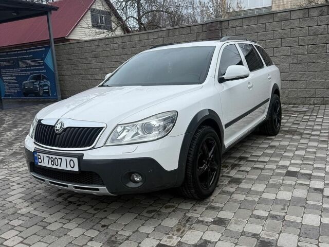 Белый Шкода Октавия, объемом двигателя 1.8 л и пробегом 213 тыс. км за 9650 $, фото 1 на Automoto.ua
