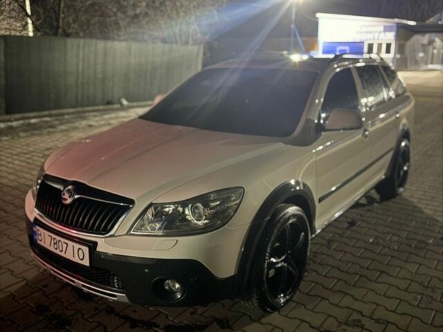 Білий Шкода Октавія, об'ємом двигуна 1.8 л та пробігом 212 тис. км за 10000 $, фото 1 на Automoto.ua