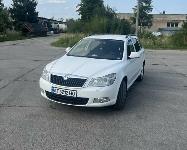 Белый Шкода Октавия, объемом двигателя 1.6 л и пробегом 260 тыс. км за 6850 $, фото 1 на Automoto.ua