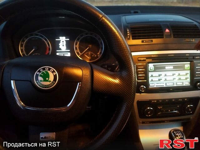 Белый Шкода Октавия, объемом двигателя 2 л и пробегом 245 тыс. км за 11200 $, фото 1 на Automoto.ua