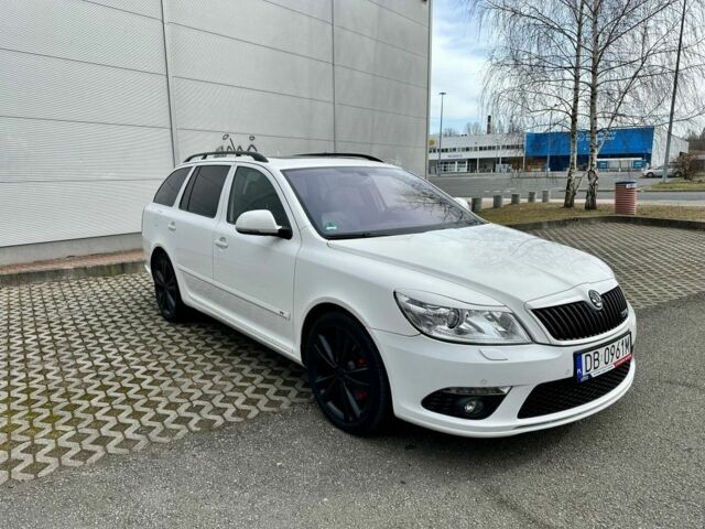 Белый Шкода Октавия, объемом двигателя 2 л и пробегом 220 тыс. км за 4123 $, фото 1 на Automoto.ua