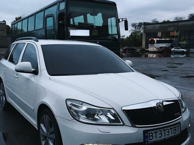 Білий Шкода Октавія, об'ємом двигуна 2 л та пробігом 135 тис. км за 12700 $, фото 1 на Automoto.ua