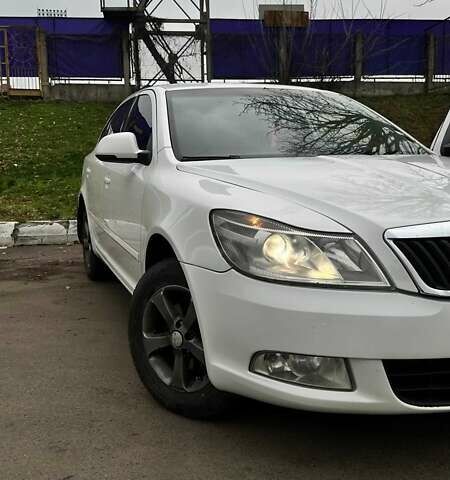 Білий Шкода Октавія, об'ємом двигуна 1.8 л та пробігом 290 тис. км за 7000 $, фото 1 на Automoto.ua