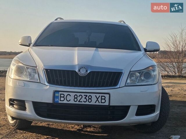 Белый Шкода Октавия, объемом двигателя 1.6 л и пробегом 325 тыс. км за 6800 $, фото 1 на Automoto.ua