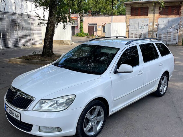 Белый Шкода Октавия, объемом двигателя 1.8 л и пробегом 317 тыс. км за 6900 $, фото 1 на Automoto.ua
