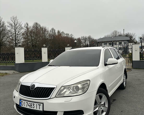 Белый Шкода Октавия, объемом двигателя 1.6 л и пробегом 430 тыс. км за 6850 $, фото 1 на Automoto.ua