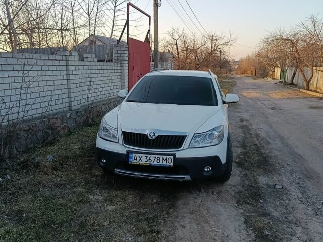 Білий Шкода Октавія, об'ємом двигуна 1.8 л та пробігом 112 тис. км за 9000 $, фото 1 на Automoto.ua