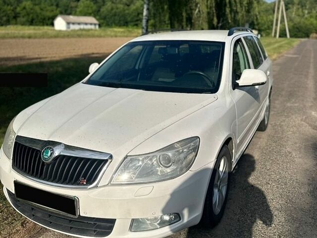Белый Шкода Октавия, объемом двигателя 1.6 л и пробегом 223 тыс. км за 6550 $, фото 1 на Automoto.ua