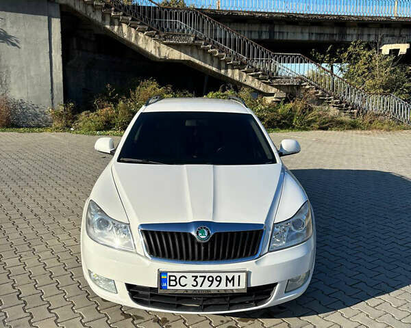 Білий Шкода Октавія, об'ємом двигуна 1.6 л та пробігом 250 тис. км за 7700 $, фото 1 на Automoto.ua
