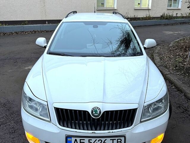 Белый Шкода Октавия, объемом двигателя 1.6 л и пробегом 245 тыс. км за 7800 $, фото 1 на Automoto.ua