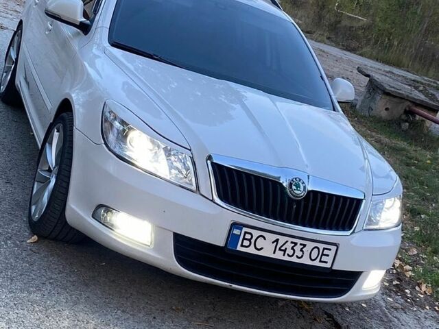 Белый Шкода Октавия, объемом двигателя 1.6 л и пробегом 300 тыс. км за 7200 $, фото 1 на Automoto.ua