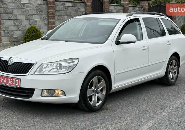 Белый Шкода Октавия, объемом двигателя 1.8 л и пробегом 171 тыс. км за 7500 $, фото 1 на Automoto.ua
