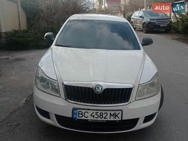 Белый Шкода Октавия, объемом двигателя 1.6 л и пробегом 155 тыс. км за 7100 $, фото 1 на Automoto.ua