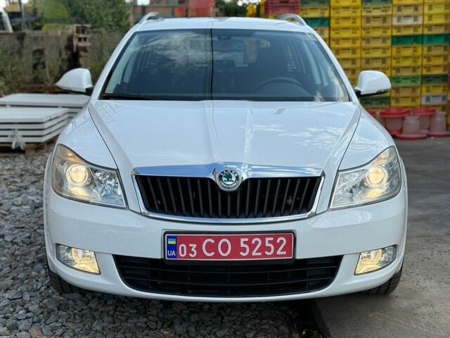 Белый Шкода Октавия, объемом двигателя 1.2 л и пробегом 229 тыс. км за 6900 $, фото 1 на Automoto.ua