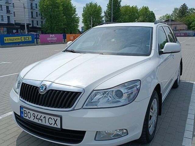 Белый Шкода Октавия, объемом двигателя 1.6 л и пробегом 237 тыс. км за 7100 $, фото 1 на Automoto.ua
