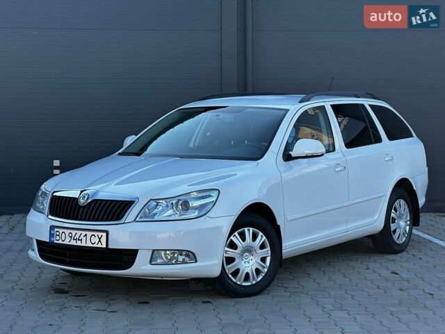 Білий Шкода Октавія, об'ємом двигуна 1.6 л та пробігом 237 тис. км за 7299 $, фото 1 на Automoto.ua