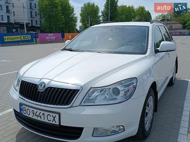 Белый Шкода Октавия, объемом двигателя 1.6 л и пробегом 237 тыс. км за 7600 $, фото 1 на Automoto.ua