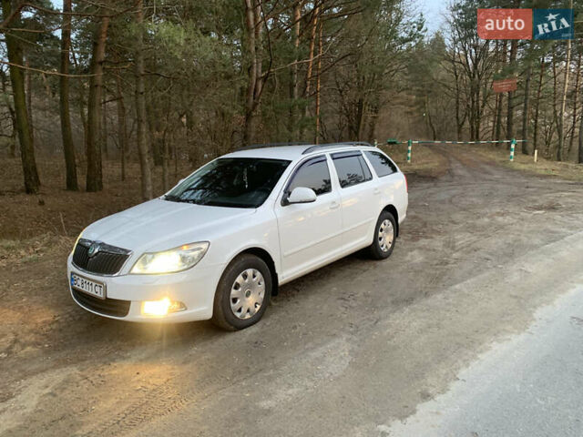 Белый Шкода Октавия, объемом двигателя 1.6 л и пробегом 233 тыс. км за 8700 $, фото 1 на Automoto.ua