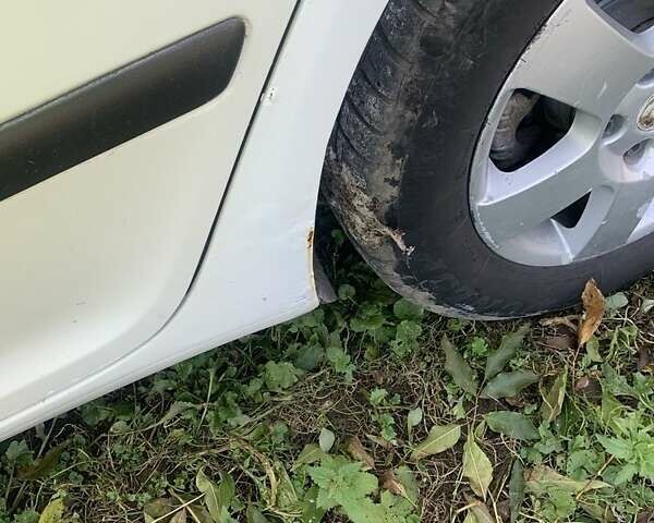 Белый Шкода Октавия, объемом двигателя 1.6 л и пробегом 345 тыс. км за 4500 $, фото 1 на Automoto.ua