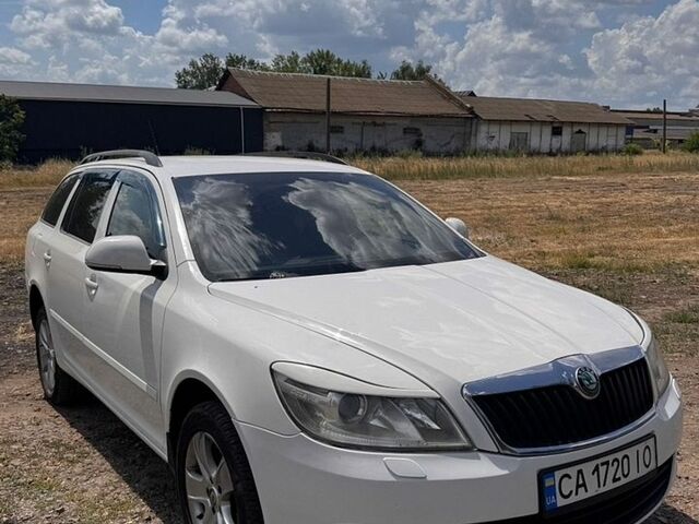 Білий Шкода Октавія, об'ємом двигуна 1.6 л та пробігом 340 тис. км за 5500 $, фото 1 на Automoto.ua