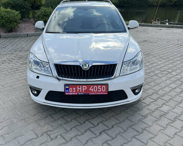Білий Шкода Октавія, об'ємом двигуна 2 л та пробігом 176 тис. км за 8000 $, фото 1 на Automoto.ua
