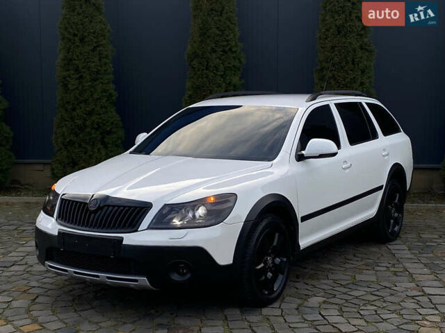Белый Шкода Октавия, объемом двигателя 2 л и пробегом 282 тыс. км за 8500 $, фото 1 на Automoto.ua