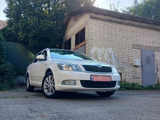Белый Шкода Октавия, объемом двигателя 1.8 л и пробегом 207 тыс. км за 8300 $, фото 1 на Automoto.ua