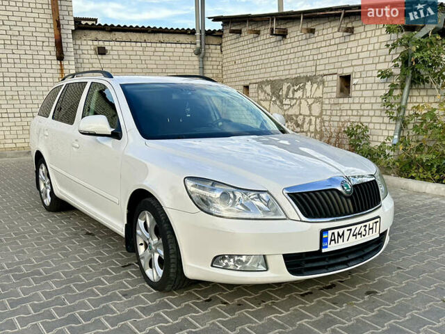 Белый Шкода Октавия, объемом двигателя 1.6 л и пробегом 235 тыс. км за 8000 $, фото 1 на Automoto.ua