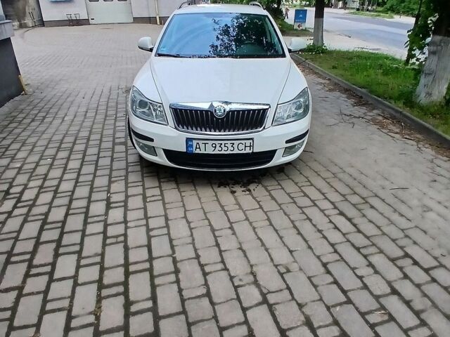 Белый Шкода Октавия, объемом двигателя 1.6 л и пробегом 309 тыс. км за 5500 $, фото 1 на Automoto.ua