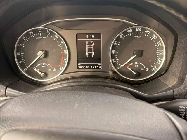 Білий Шкода Октавія, об'ємом двигуна 1.6 л та пробігом 309 тис. км за 6500 $, фото 1 на Automoto.ua
