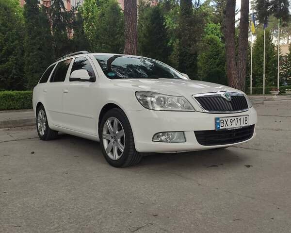 Білий Шкода Октавія, об'ємом двигуна 1.6 л та пробігом 301 тис. км за 8600 $, фото 1 на Automoto.ua