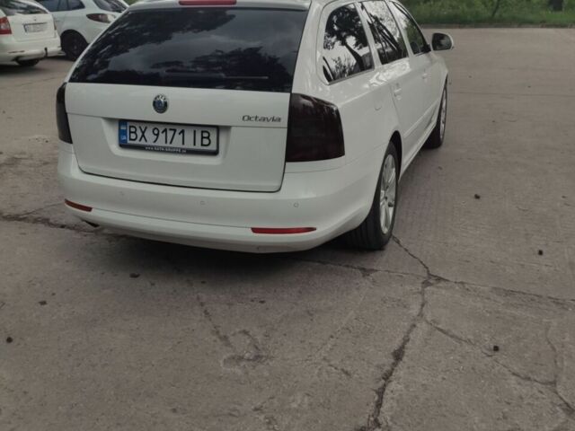 Білий Шкода Октавія, об'ємом двигуна 1.6 л та пробігом 301 тис. км за 7900 $, фото 1 на Automoto.ua