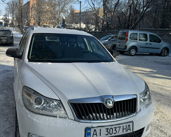 Белый Шкода Октавия, объемом двигателя 1.2 л и пробегом 195 тыс. км за 6490 $, фото 1 на Automoto.ua