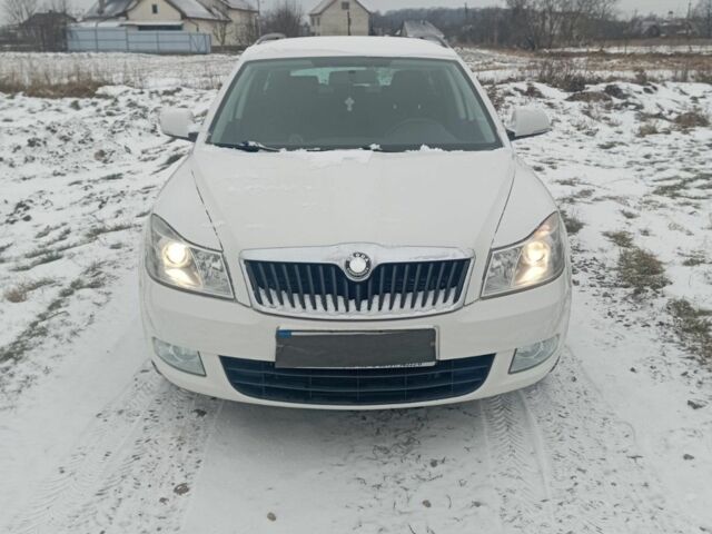 Белый Шкода Октавия, объемом двигателя 2 л и пробегом 240 тыс. км за 7600 $, фото 1 на Automoto.ua
